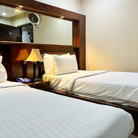 Bling Hotel International Мултан Екстериор снимка
