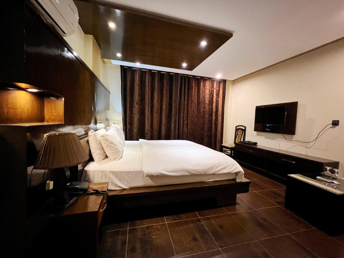 Bling Hotel International Мултан Екстериор снимка
