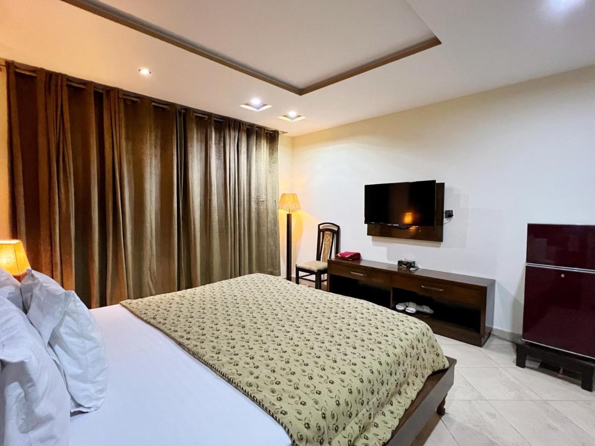Bling Hotel International Мултан Екстериор снимка