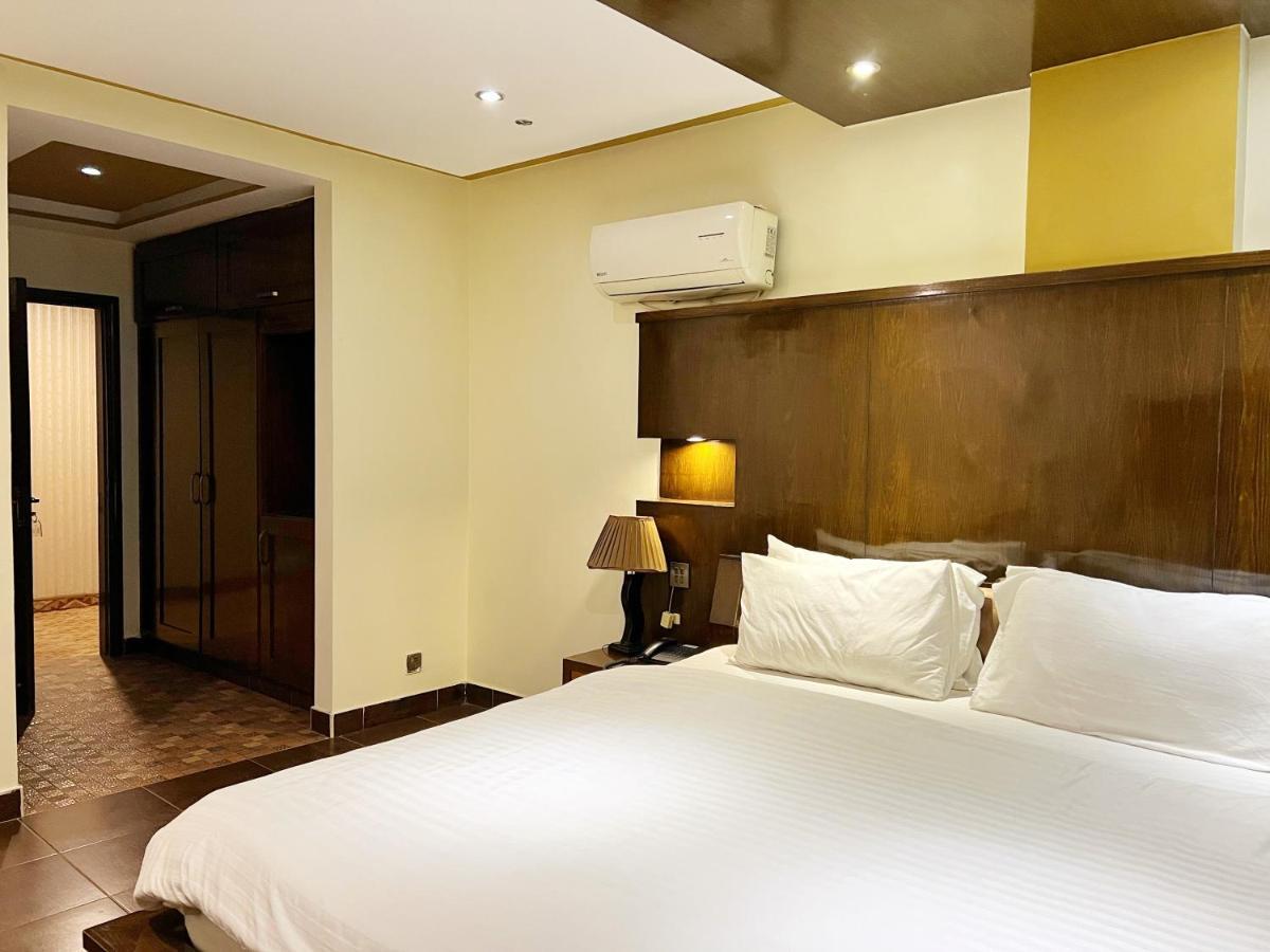 Bling Hotel International Мултан Екстериор снимка