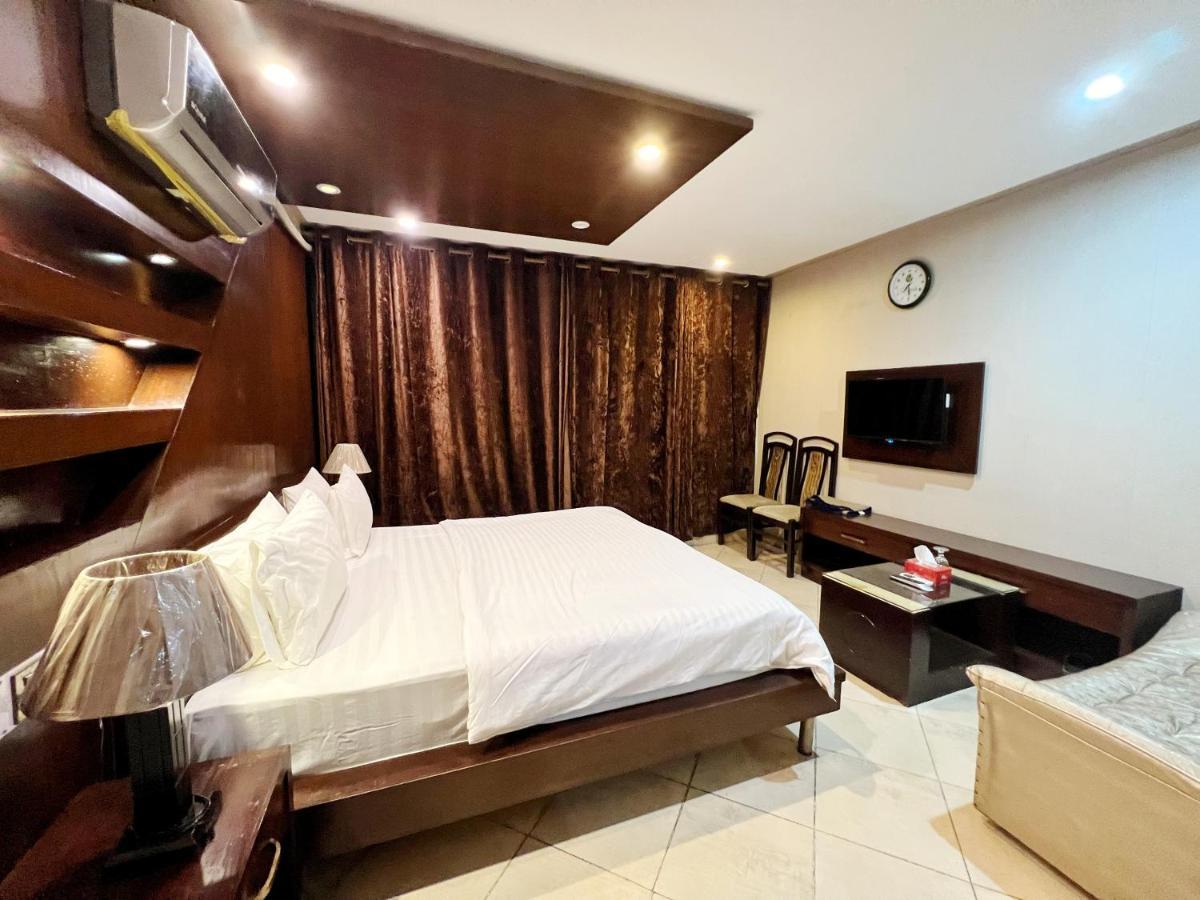 Bling Hotel International Мултан Екстериор снимка