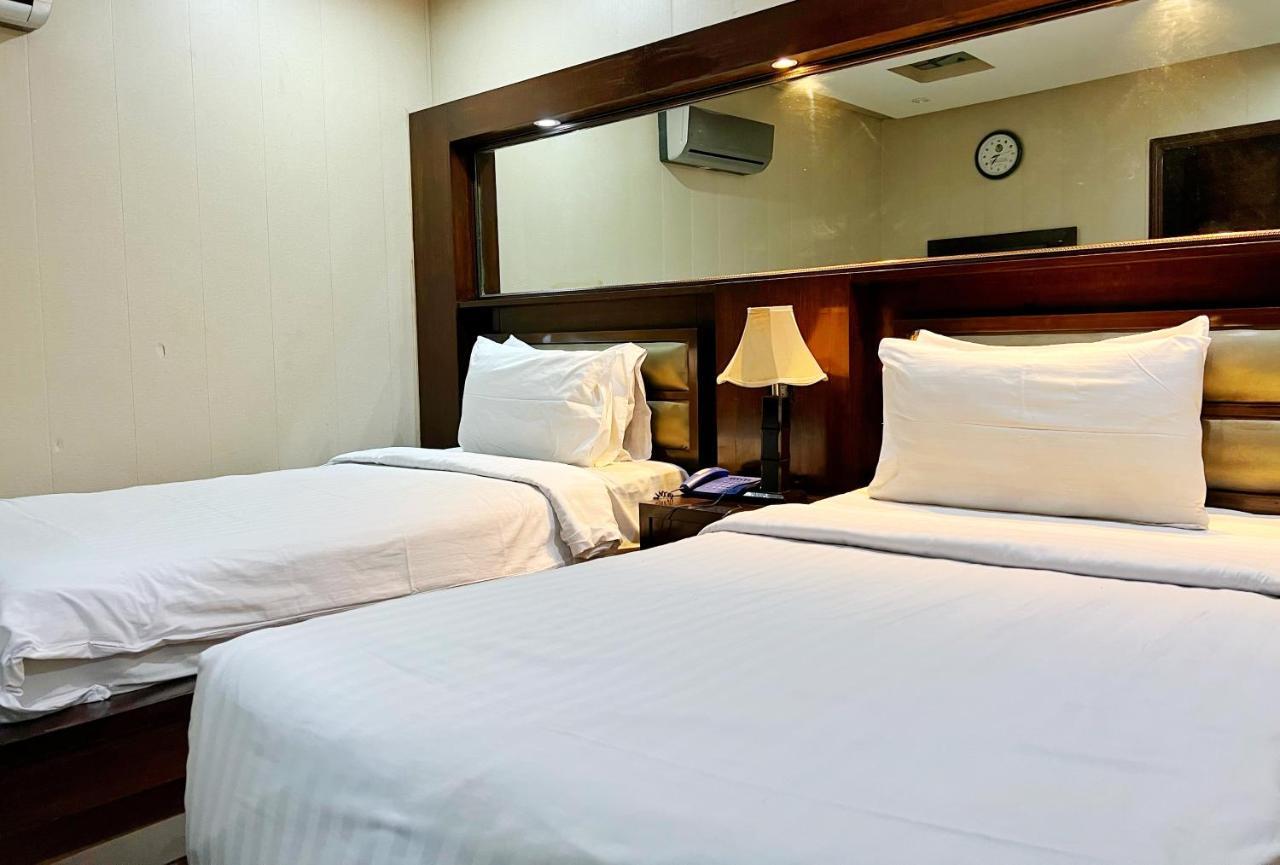 Bling Hotel International Мултан Екстериор снимка