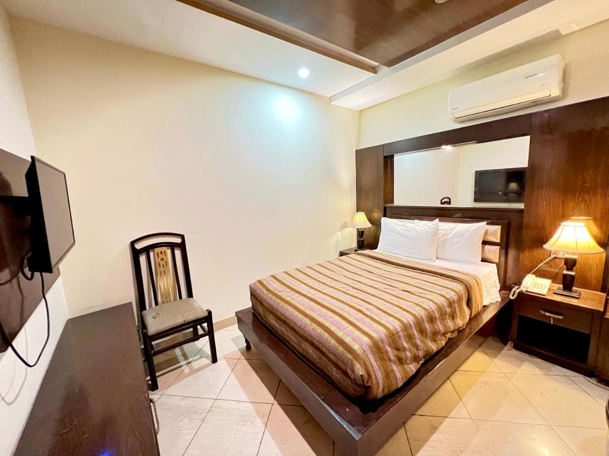 Bling Hotel International Мултан Екстериор снимка