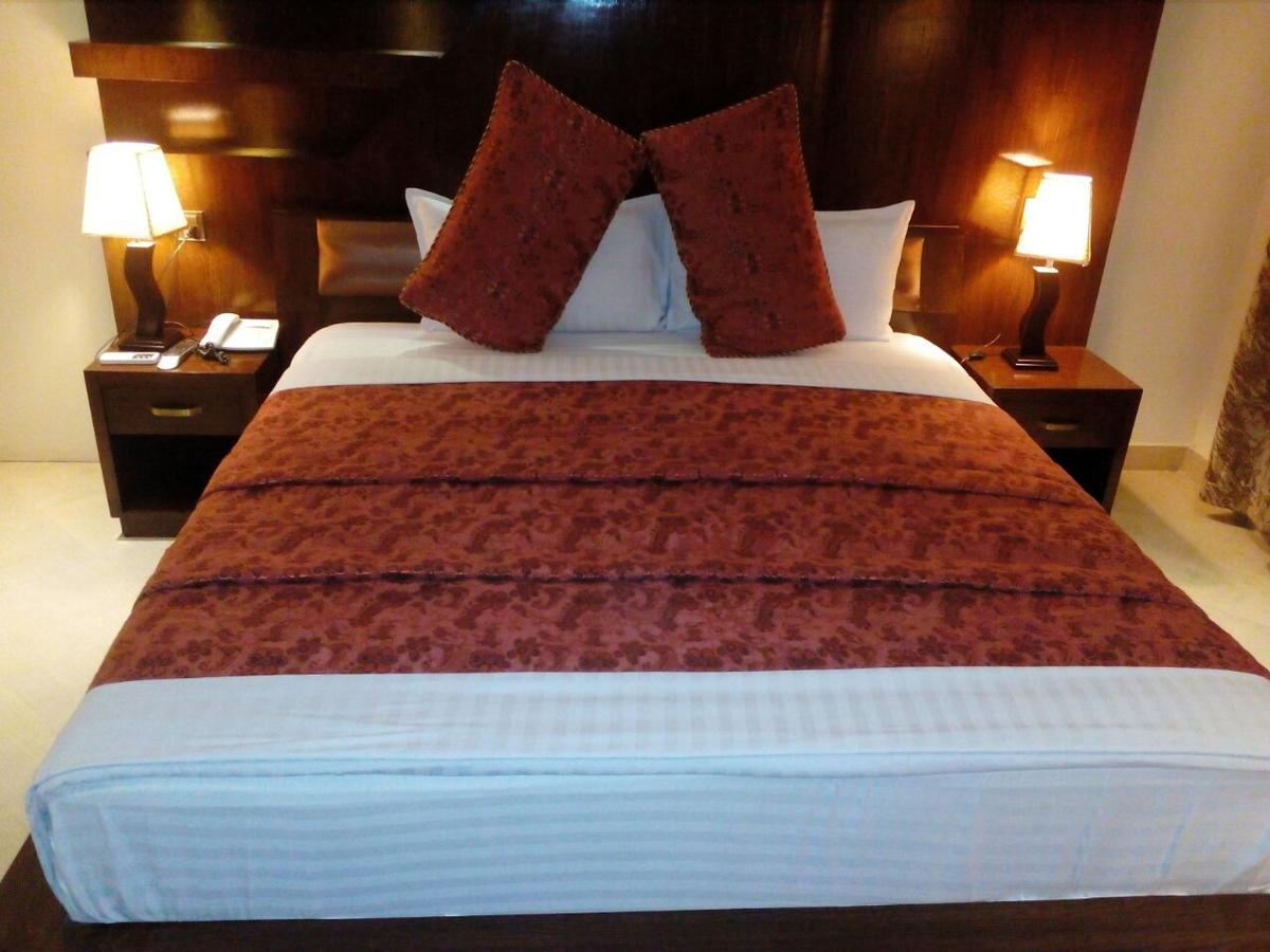 Bling Hotel International Мултан Екстериор снимка