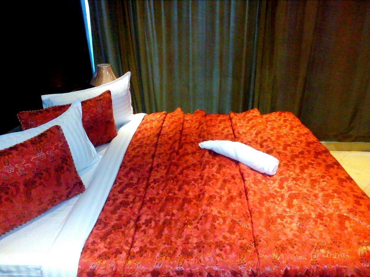 Bling Hotel International Мултан Екстериор снимка