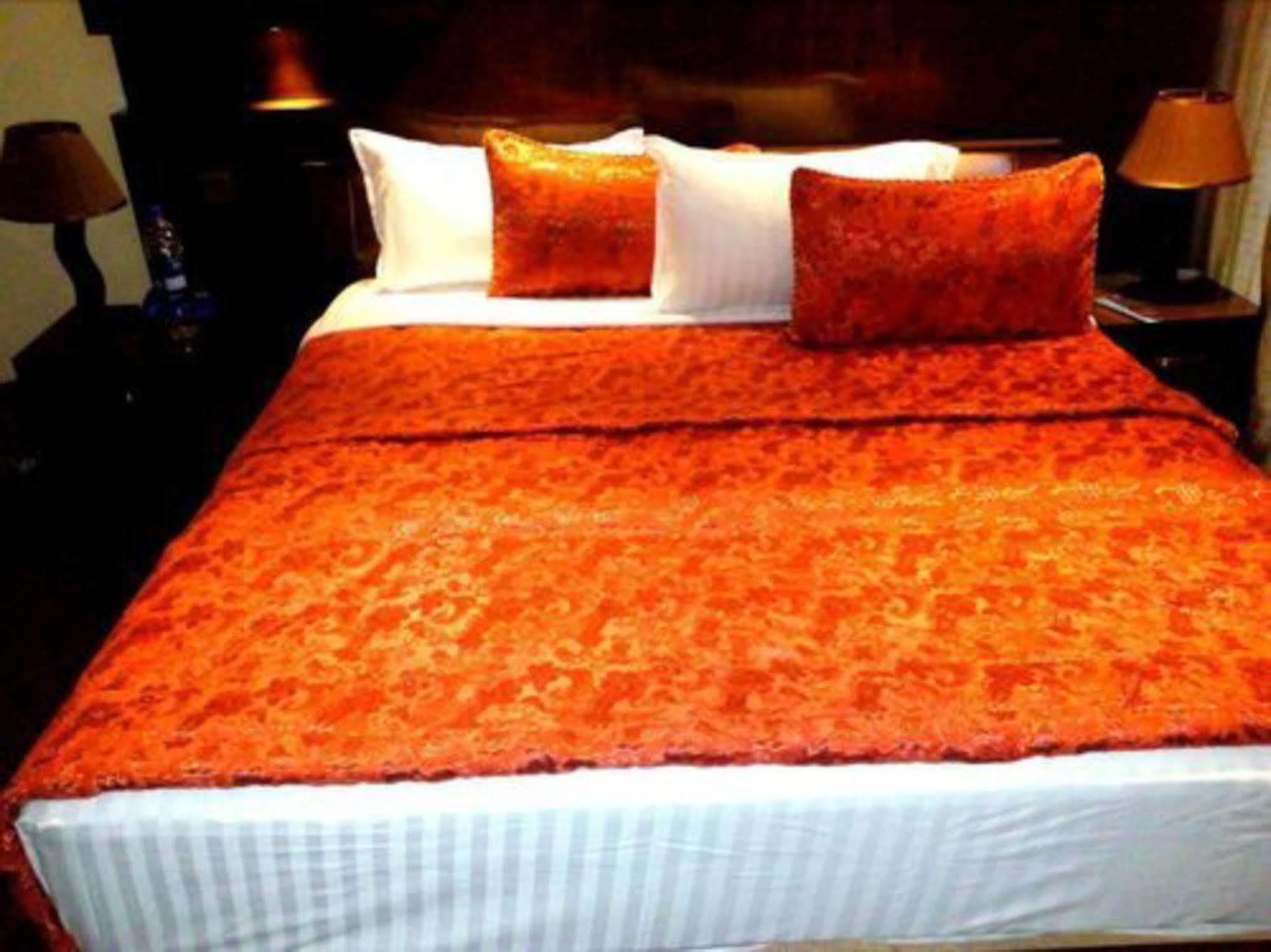 Bling Hotel International Мултан Екстериор снимка