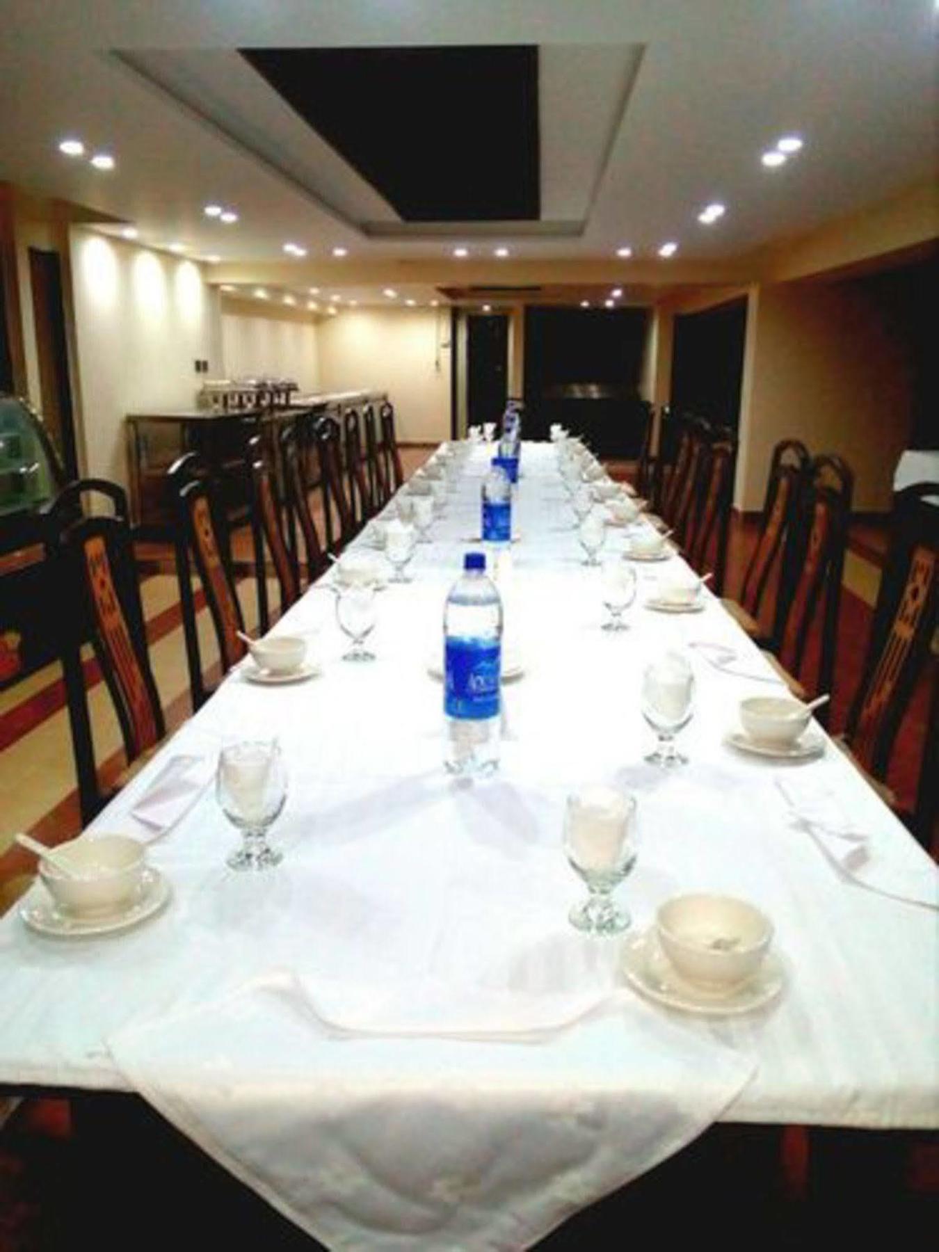Bling Hotel International Мултан Екстериор снимка